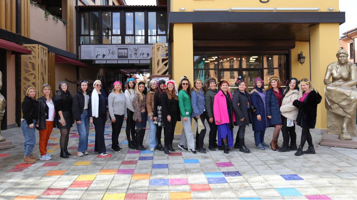 “Cumhuriyet Kadını ve Giysilerle Anılar” büyük ilgi gördü