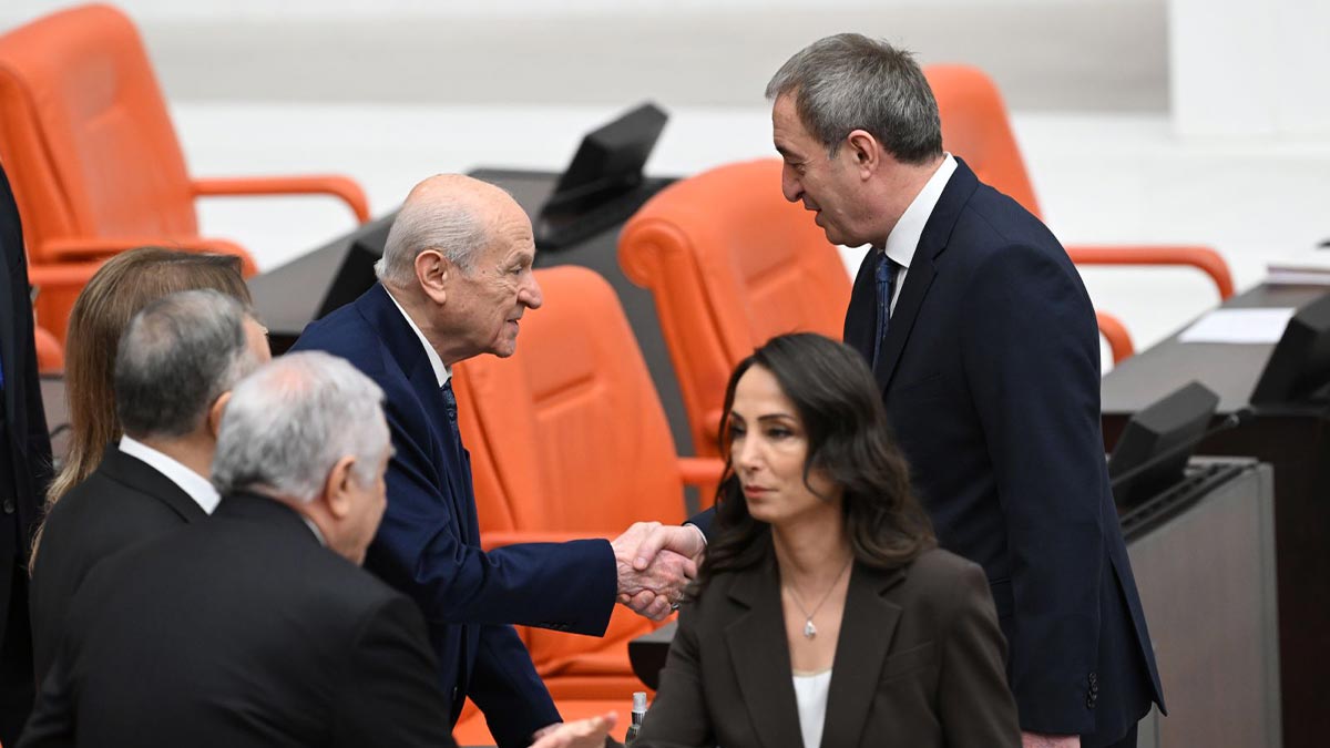 Bahçeli’den DEM Parti Eş Genel Başkanlarına jest: Konuşmalarını alkışladı, sonra çaya davet etti