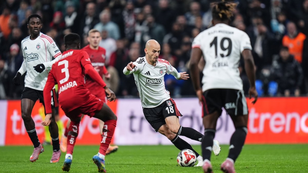CANLI ANLATIM: Beşiktaş, Gaziantep FK'yı ağırlıyor
