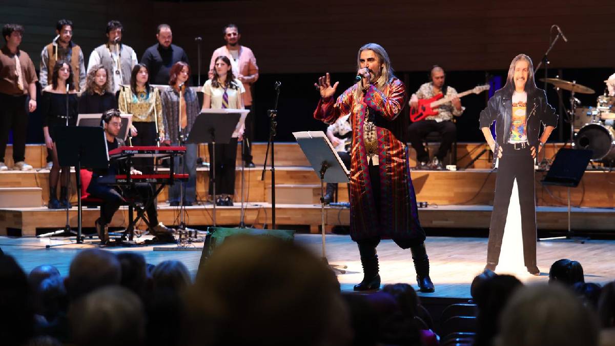 Barış Manço, şarkılarıyla anıldı