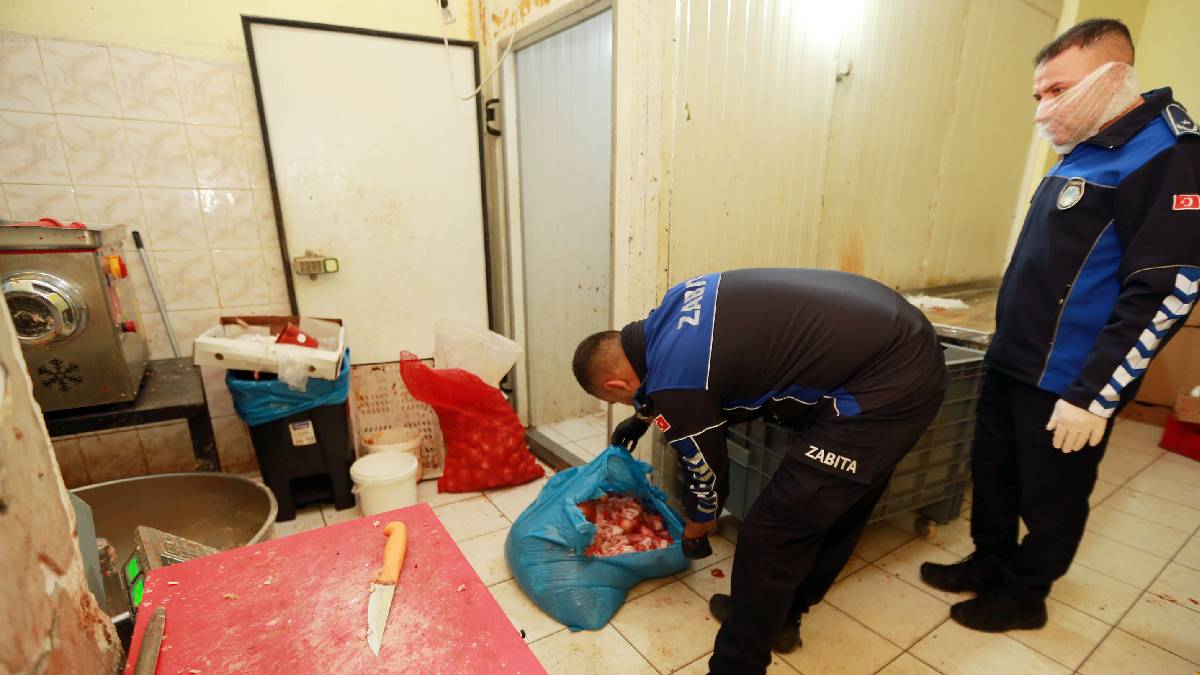 Merdiven altı köfte imalathanesine baskın