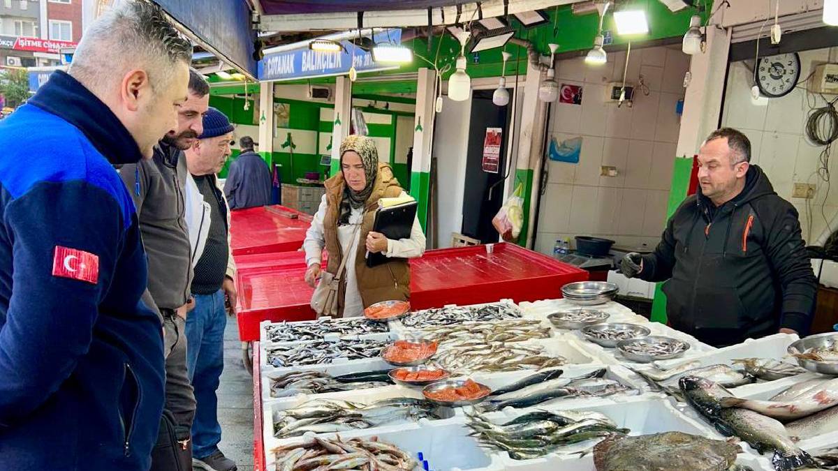 Zabıta ekiplerinden balık pazarında sıkı denetim