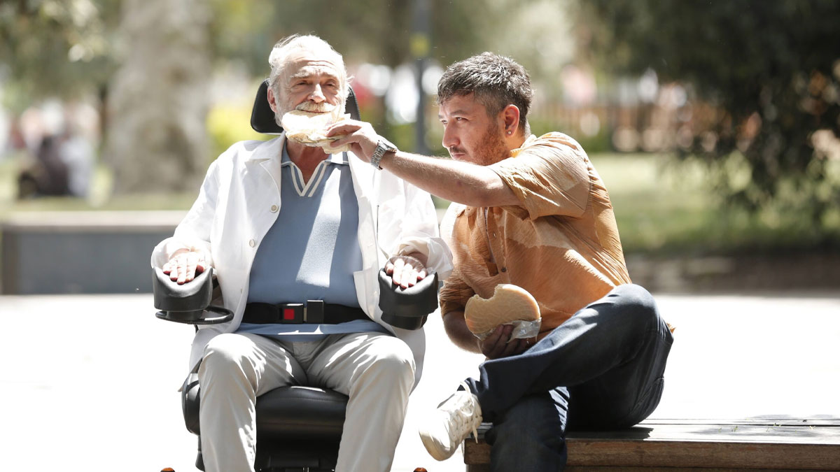 'Yan Yana' gişede zirvedeki yerini bırakmıyor