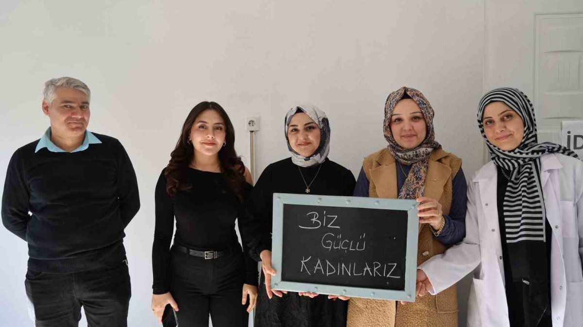 Adana'da kadınlar kendi el işlerini gelire çeviriyor! Hem eğitim görüyorlar hem de ücretsiz destek sunuluyor