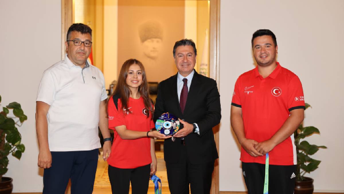 Büyükşehir’in başarılı antrenörü Ejder Sözen’e Fair Play takdiri