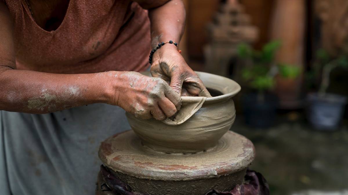 Tamamen taşlardan üretiliyor, gök mavisi rengiyle hayran bırakıyor! Bu porselenler bir başka