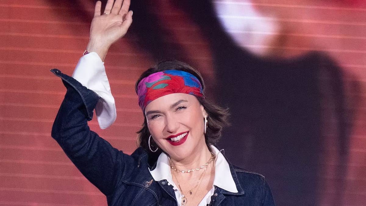 Ünlü şarkıcı Şevval Sam İtalya’da katıldığı programa damga vurdu! İtalyancası ağızları açık bıraktı!