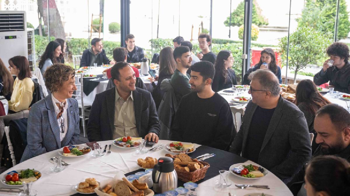 ÇYDD Bornova’da yeni üyelerle buluşma