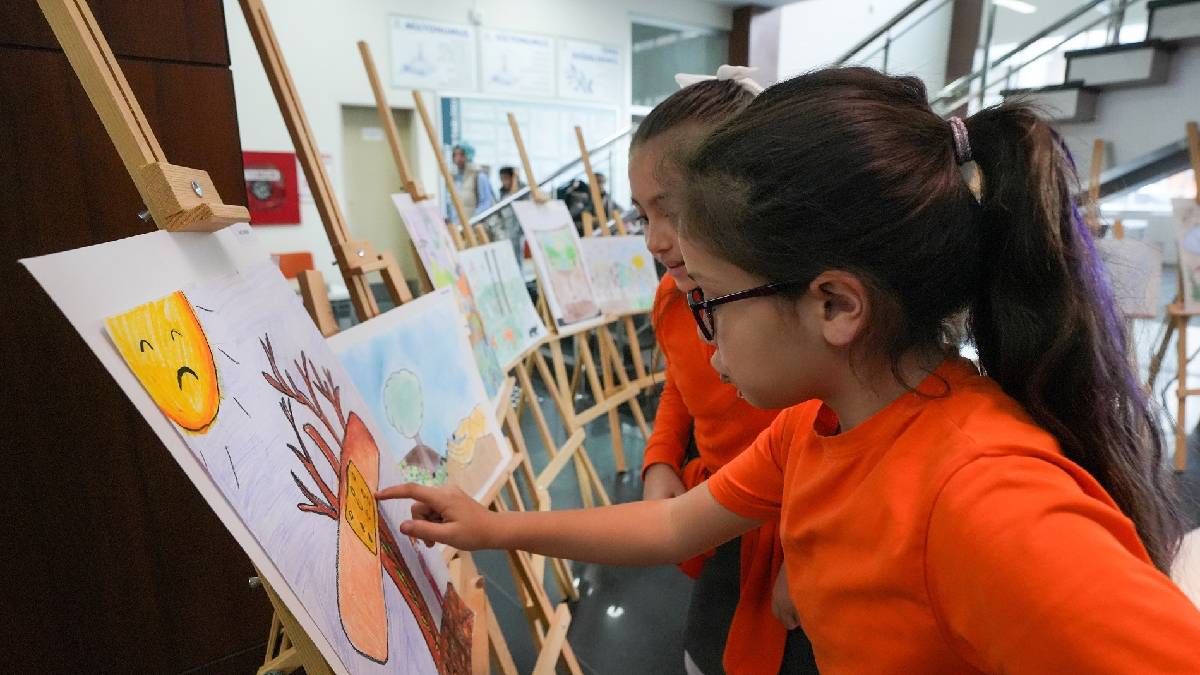 Gaziemirli çocuklar “Toprak” temalı resimleriyle iklim krizine dikkat çekti