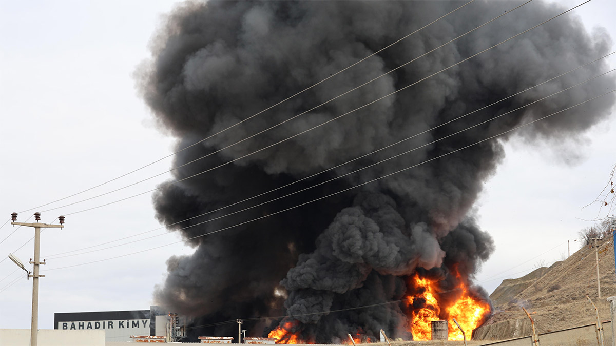 Kırıkkale’de kimya fabrikasında yangın! Müdahale sürüyor