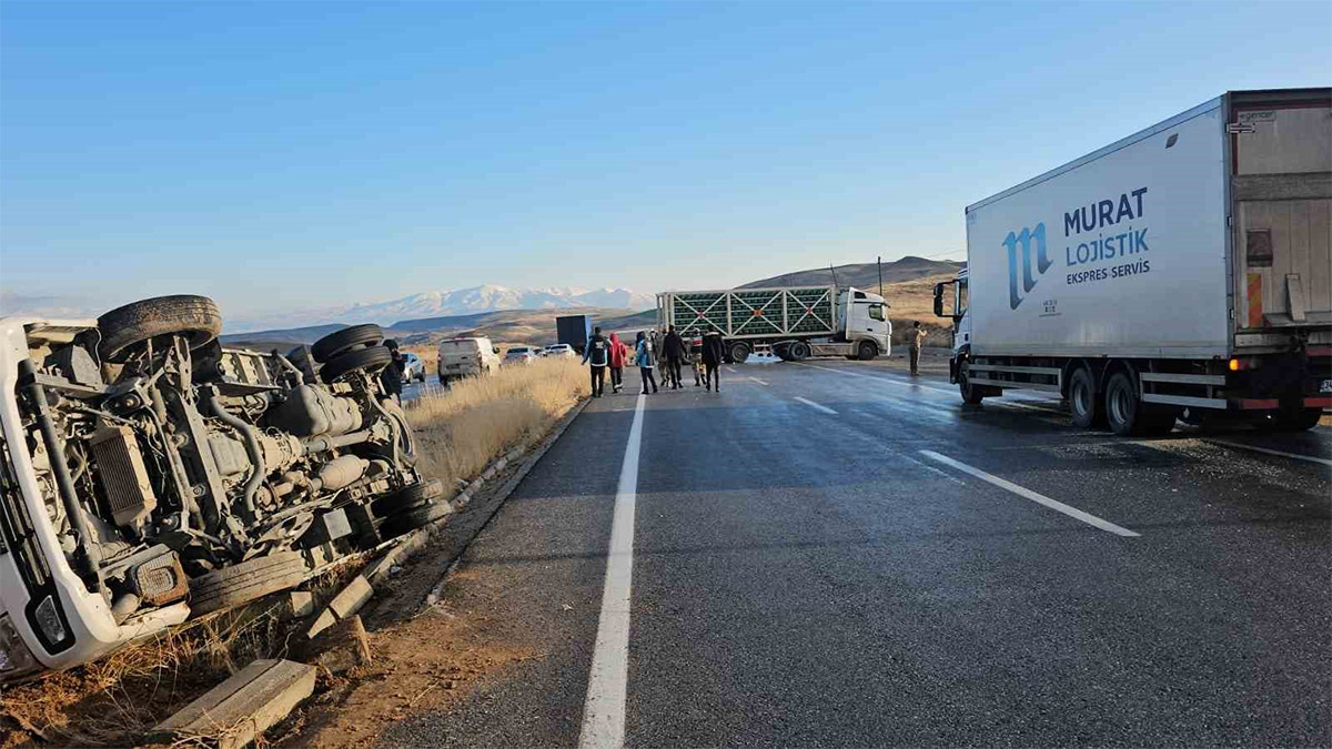 Van'da zincirleme kaza! 6 araç birbirine girdi, 3 kişi yaralandı