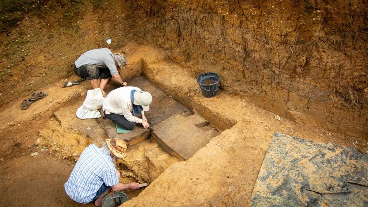 İnsanlık tarihini değiştirecek keşif: Neandertallere ait 400 bin yıllık ocak bulundu