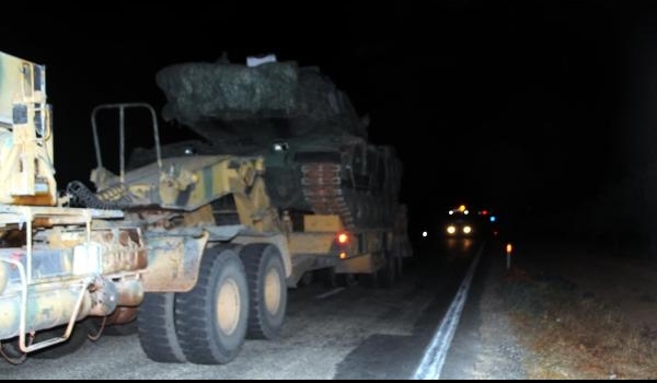 TSK Cerablus sınırına tank sevkiyatını sürüyor