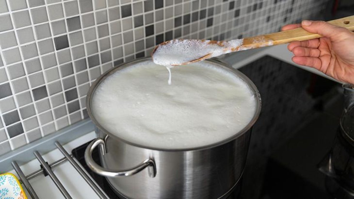 Kaymak tadında yoğurt sırrı! Sütü mayalamadan önceki o kritik 2 dakika
