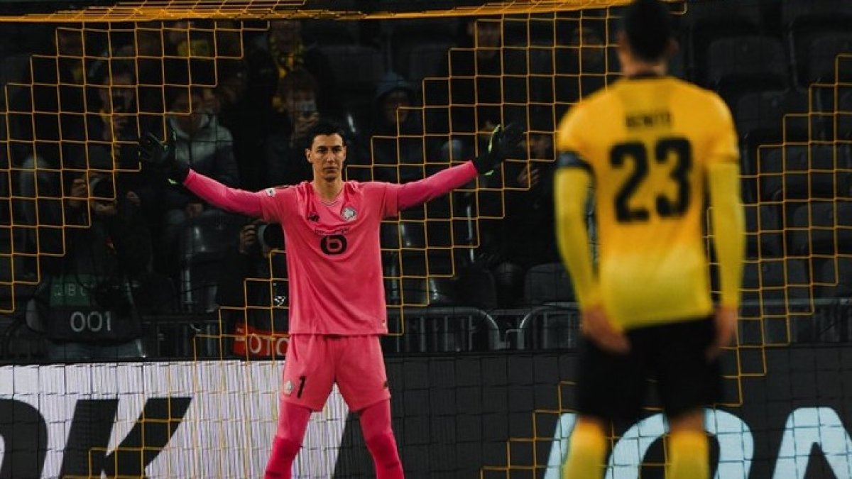 Berke Özer penaltıya geçit vermedi: Milli kaleci penaltı kurtarışlarıyla dikkat çekiyor