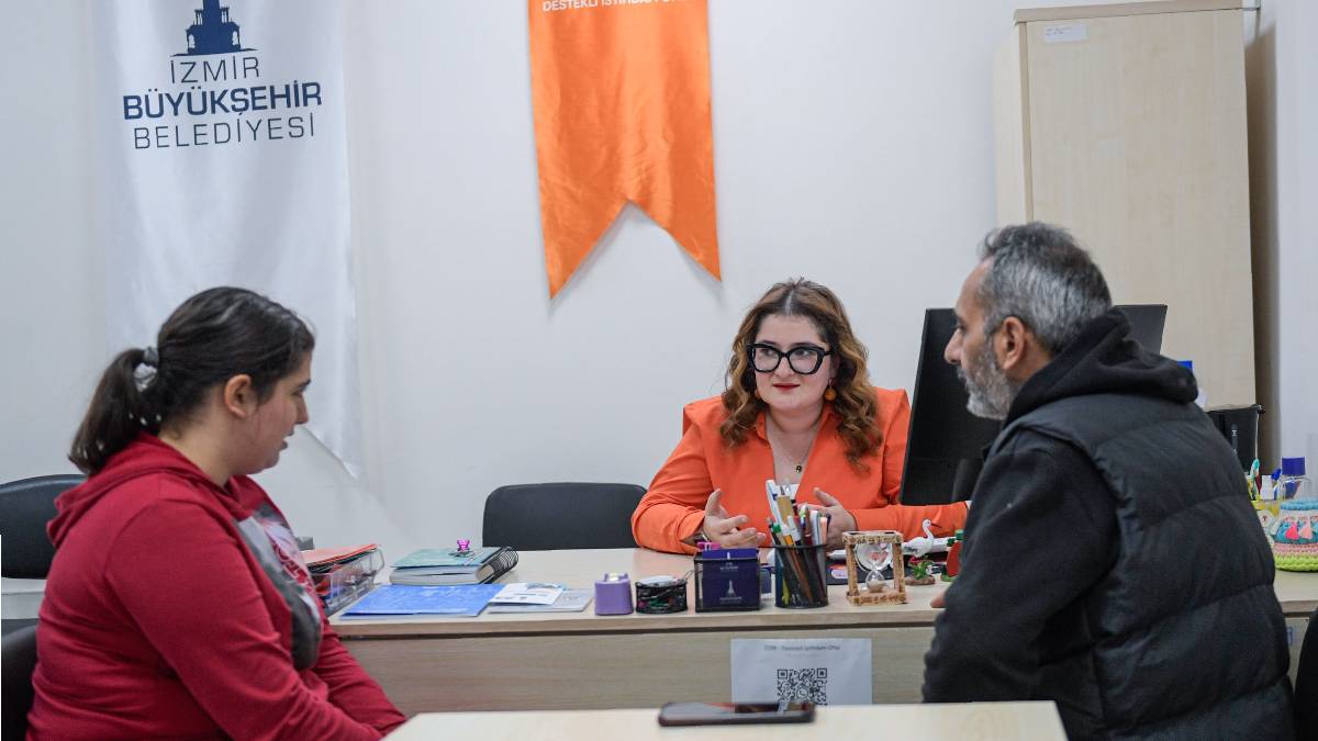İzmir Büyükşehirden Türkiye’nin ilk Destekli İstihdam Ofisi...  Bir yılda 53 engelli kişi iş gücüne katıldı
