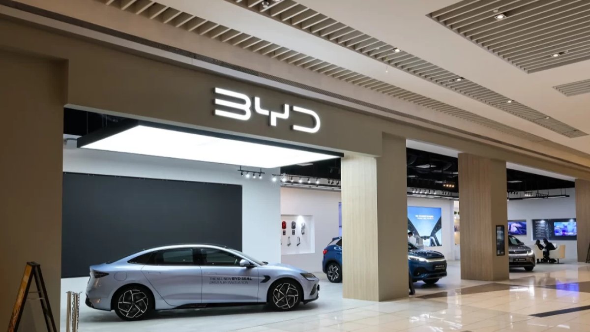 BYD'den elektrikli araç devrimi: 20 bin dolarlık modelde şarj süresi yarıya iniyor