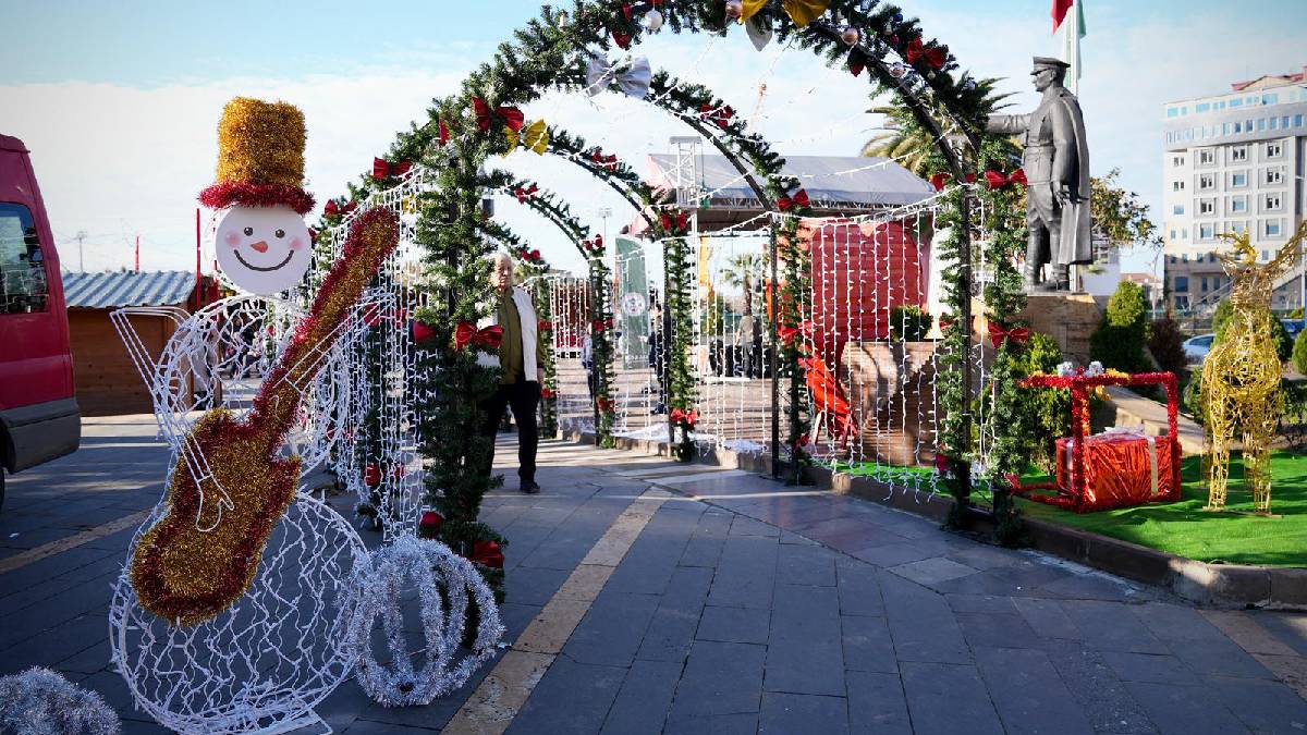 Atatürk Meydanı yeni yıla hazır