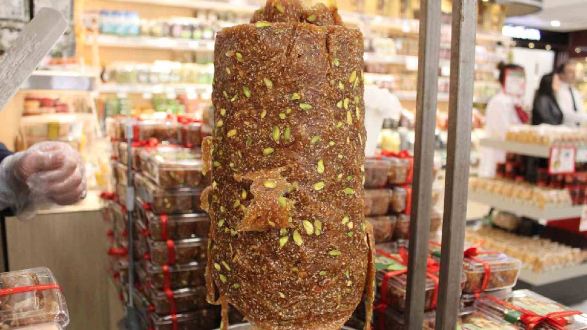 Ne etten ne de tavuktan yaptı! İncirin bu haline yoğun ilgi: 25 yıllık ‘İncir Döneri’nin lezzeti damakta iz bırakıyor