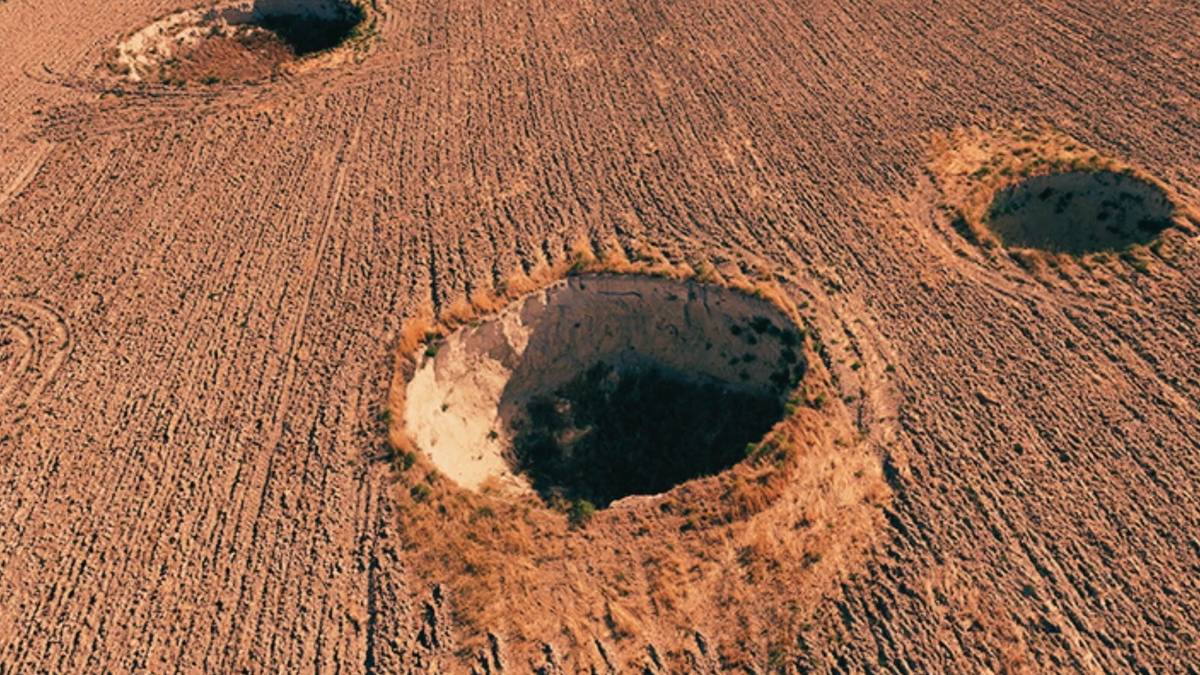 Konya’daki dev çukurlar tarım ve altyapıyı tehdit ediyor: Obrukların oluşum sebepleri neler?