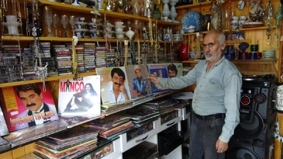 Eskiye yönelimle satışlar da arttı! Plakçılardaki yoğunluk geçmişi aratmıyor: Yurtdışından gelip alan bile oluyor