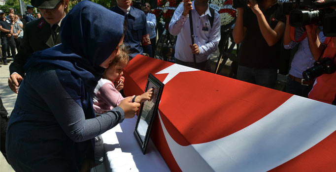 Çukurca şehidi Uzman Çavuş Kadir Çelebi toprağa verildi - Son dakika haberleri