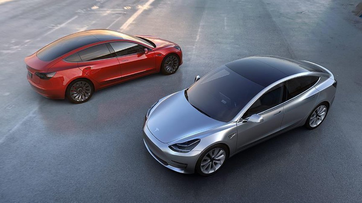 Tesla ve Porsche'nin çöküşü, Ferrari'nin zaferi! İşte otomotivde yılın kazanan ve kaybedenleri