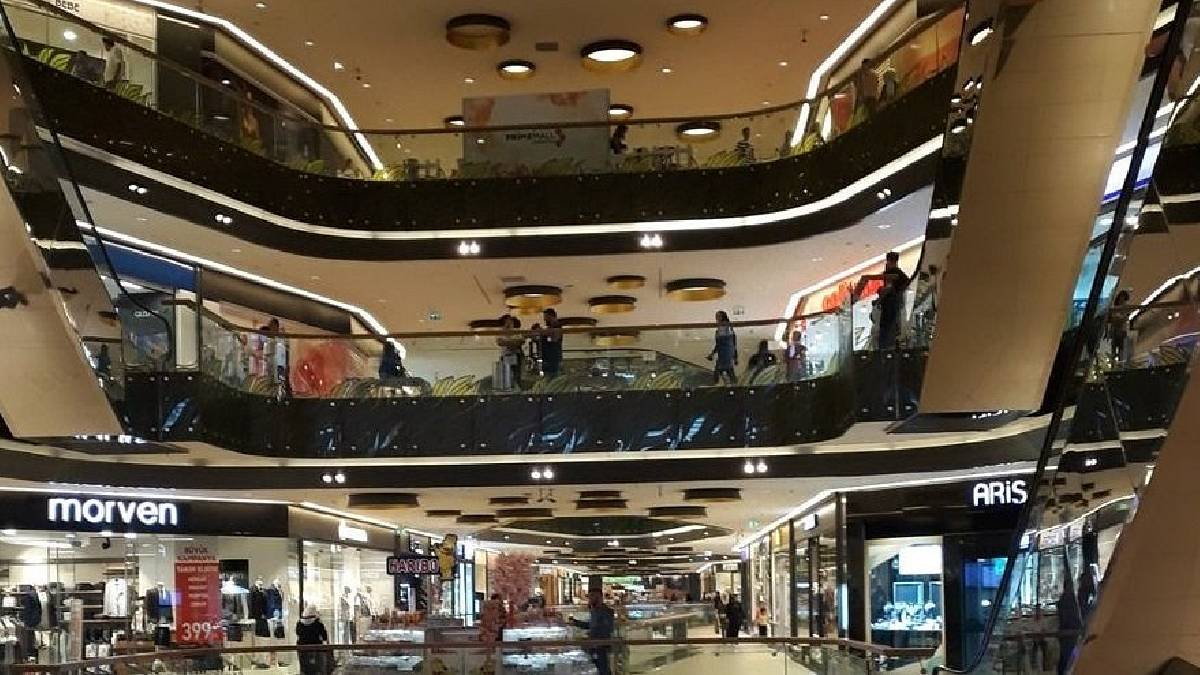 15 yıllık faaliyetleri boşa gitti! Giyim devinden radikal karar: 23 Aralık’ta tüm mağazaları kapatıyor!