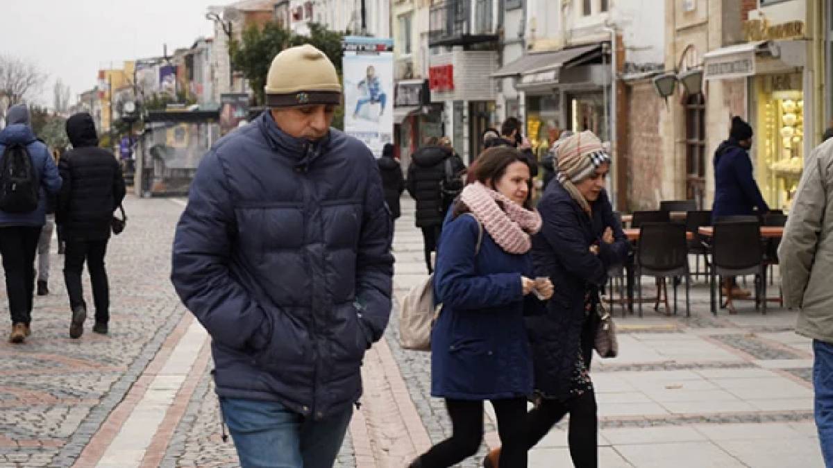 İstanbullular atkılara kabanlara sıkıca sarılın: ‘Kar yağsa’ dedirten kuru soğuk yarın geliyor!