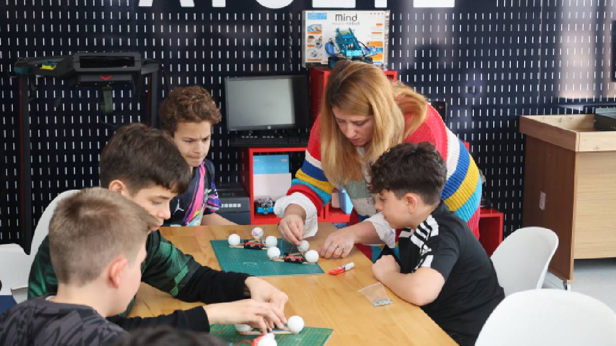 Uşak Belediyesinden çocuklara ücretsiz bilimsel eğitim