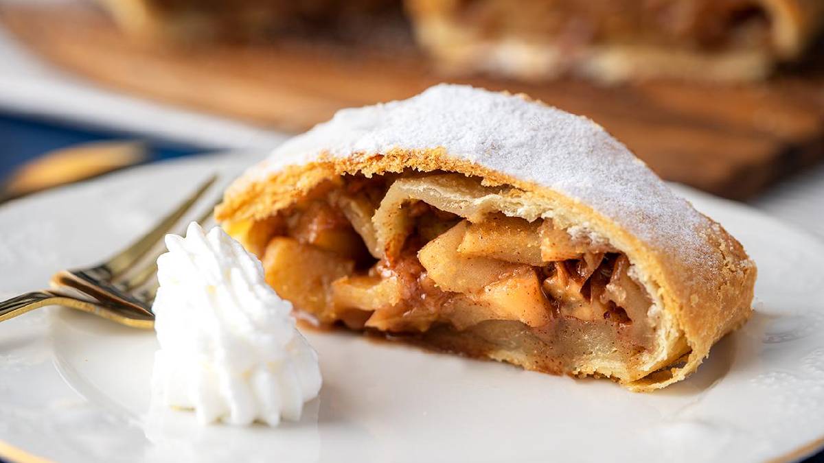 Elmalı strudel nasıl yapılır? Çıtır çıtır dokusu, mis gibi tarçın ve elma dolgusu: İşte elmalı strudel tarifi
