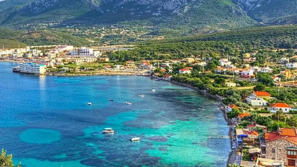 Herkes Çeşme’ye gidiyor ama asıl güzellik burada! Balıkçı köyü ve tarih buluşuyor: Zaman tam olarak burada duruyor