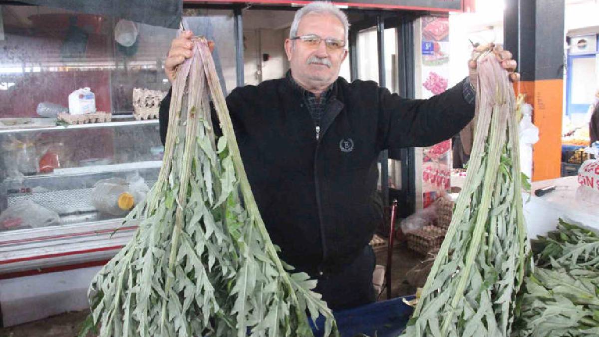Yaprağında ayrı çanağında ayrı şifa taşıyor! Pazarın gözde ürünlerinden: 100 TL’den yok satıyor