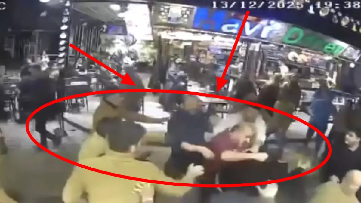 İstanbul'da 'yer kavgası’ kanlı bitti! İki büfenin çalışanları yumruklarla birbirine girdi: O anlar kamerada!