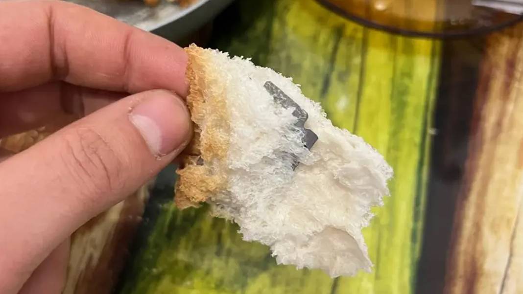 Dehşet veren ihmal: Fırından alınan ekmeğin içinden jilet çıktı