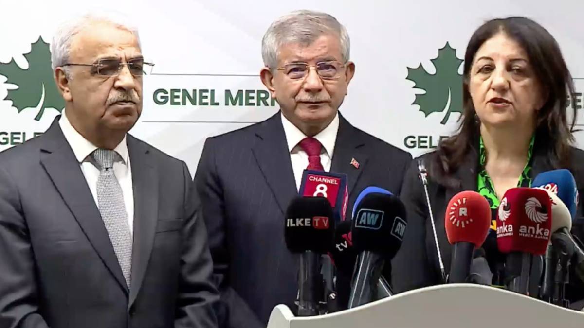 DEM Parti heyetiyle görüşen Davutoğlu: Hukuki zemin gecikmemeli