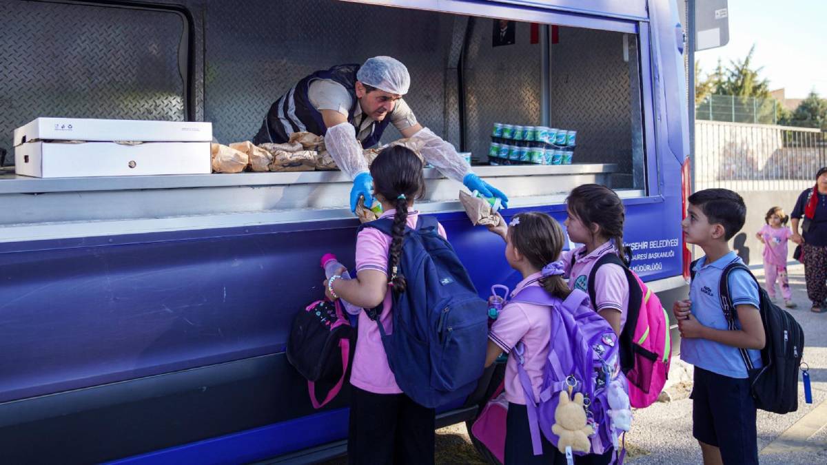 İzmir Büyükşehir öğrencinin yanında