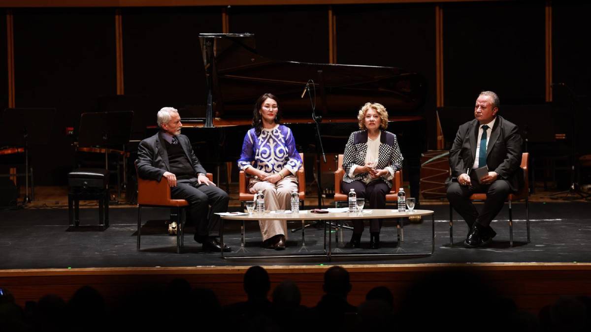 Dünya Türk Dili Ailesi Günü İzmir’de ilk kez düzenlendi