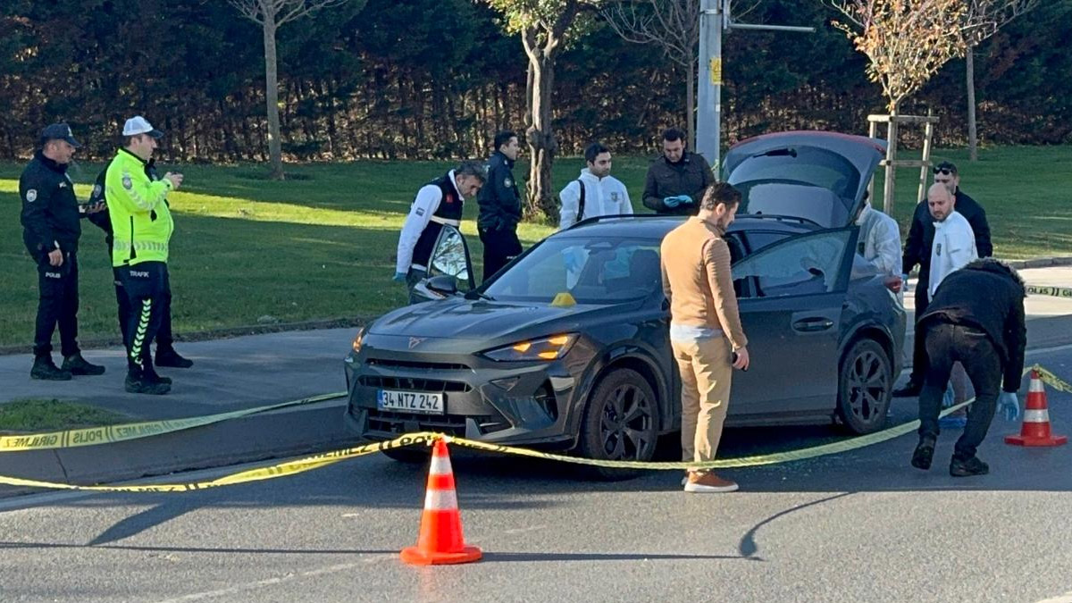 Bakırköy'de seyir halindeki araca silahlı saldırı! 1 ölü