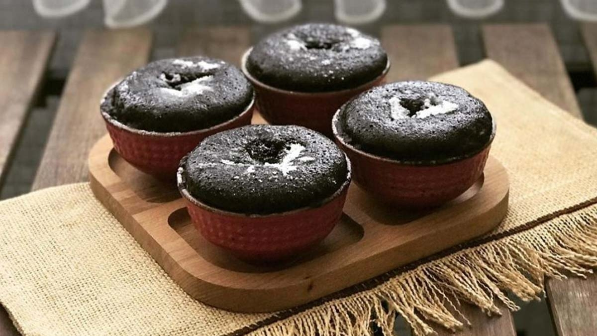 Bir kaşıkla ruh haliniz değişsin! Sadece 10 dakikada mutlu edecek tarif: Tencerede sufle yapılışı