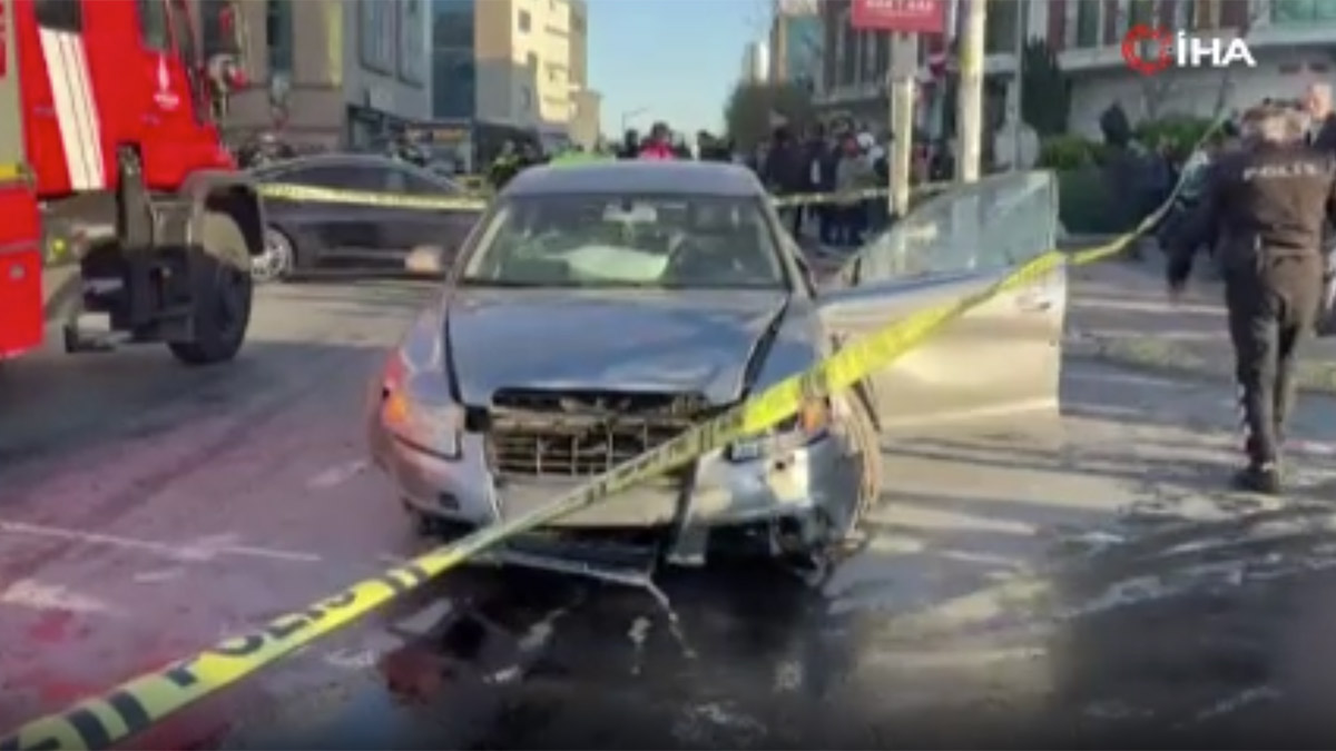 Şişli'de otomobil kaldırımda yürüyen yayaların arasına daldı: Ölü ve yaralılar var