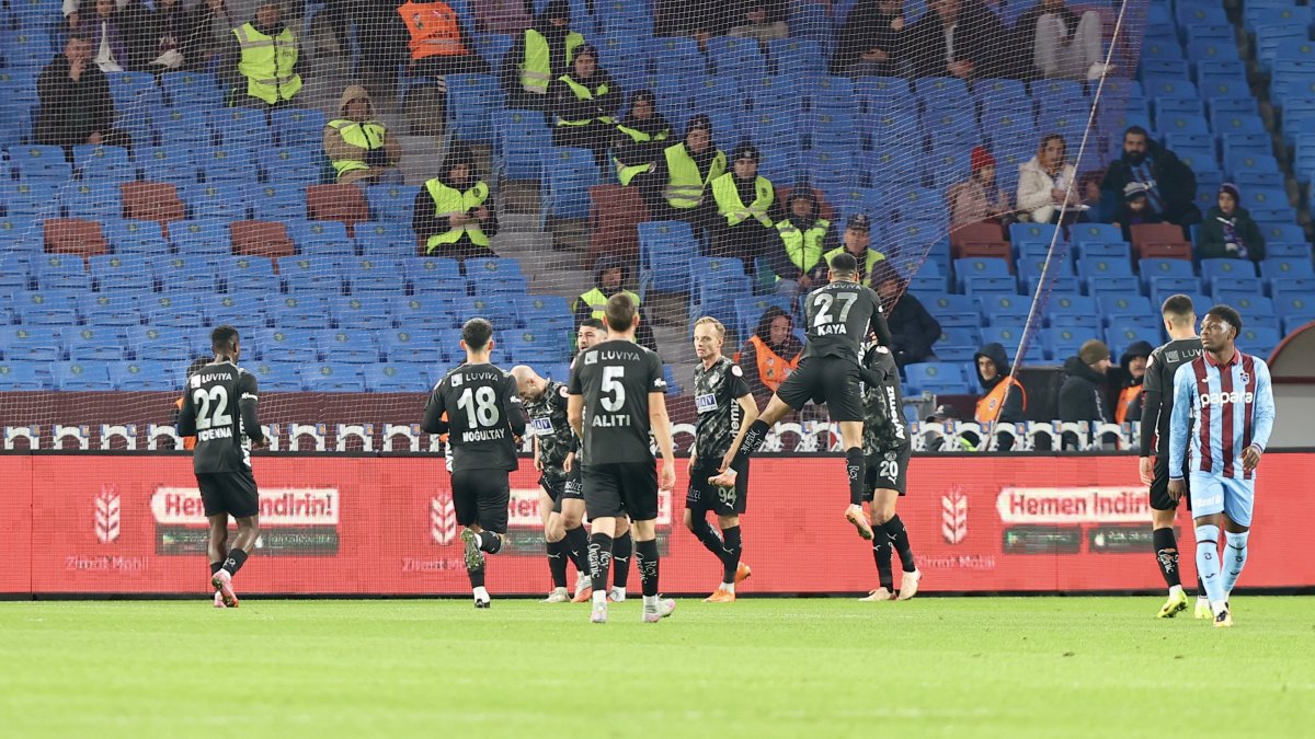 Trabzonspor, Türkiye Kupası'na yenilgiyle başladı: Alanyaspor, Papara Park’ta 1-0 galip geldi