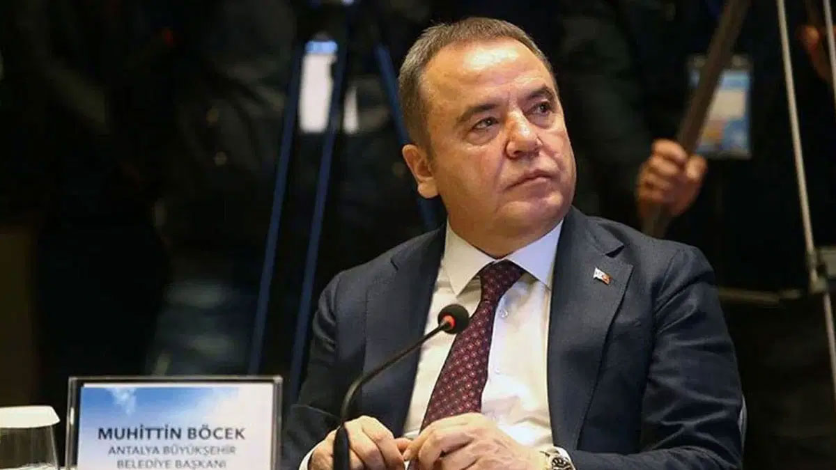 Muhittin Böcek hastaneye kaldırıldı