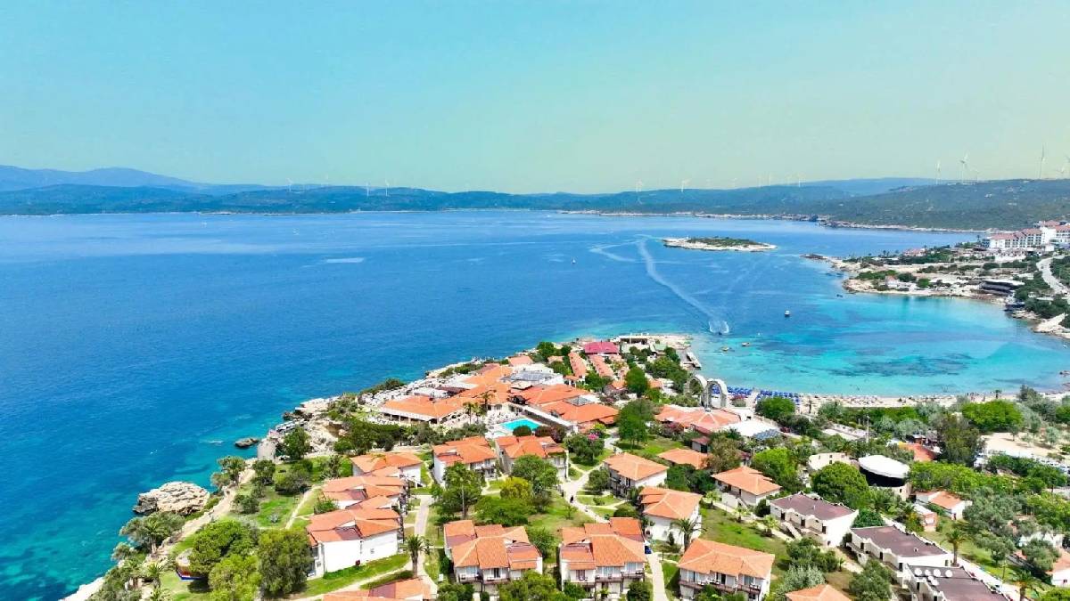 Bu köyü gören Alaçatı’yı unutuyor! Cennetin yanı başında: Doğasıyla hayran bırakıyor