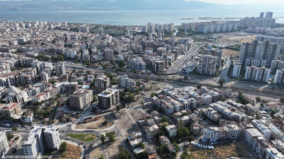 İzmir’de trafik düğümü çözülüyor! 30 dakikalık yol 5 dakikaya düşecek! Mavişehir'e nefes aldıracak