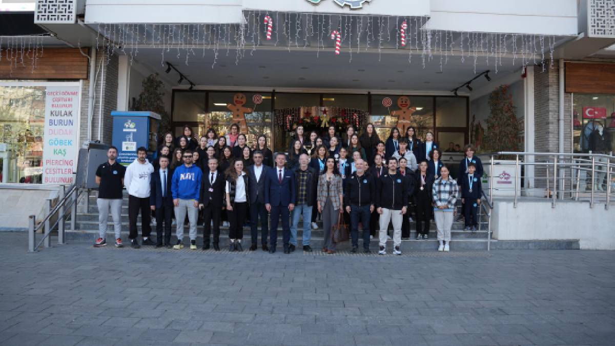 Başkan Sarıkurt, başarılı sporcuları ağırladı