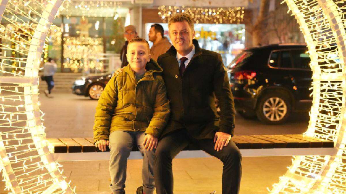 Başkan Sarıkurt yeni yıl coşkusunu vatandaşlarla paylaştı