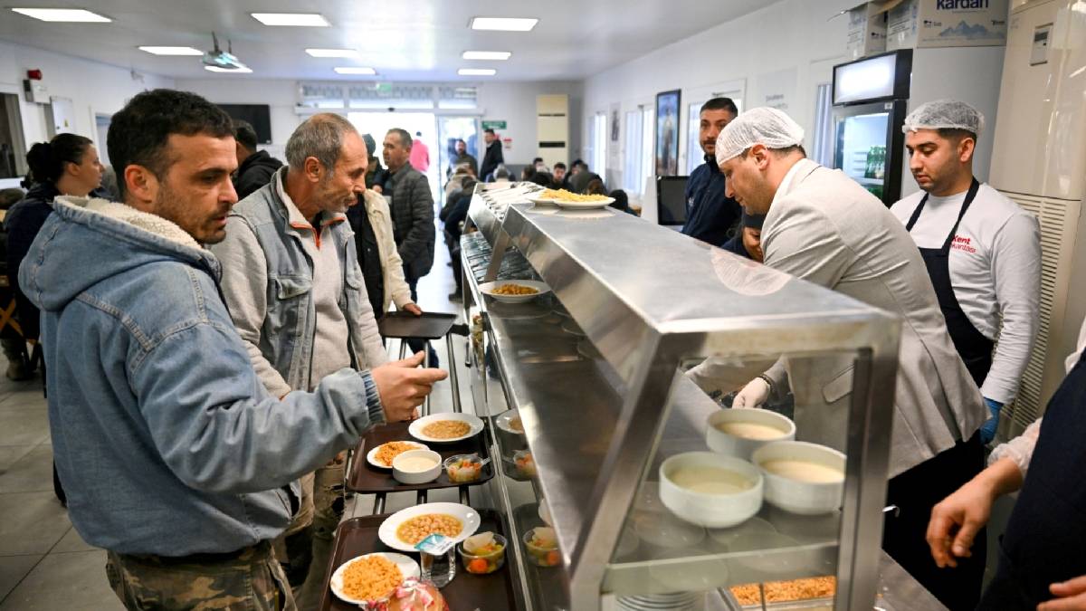 Bornova’da vefa ve dayanışma günü: Kent Lokantalarında Gülşah Durbay’ın hayrına bir gün ücretsiz hizmet...