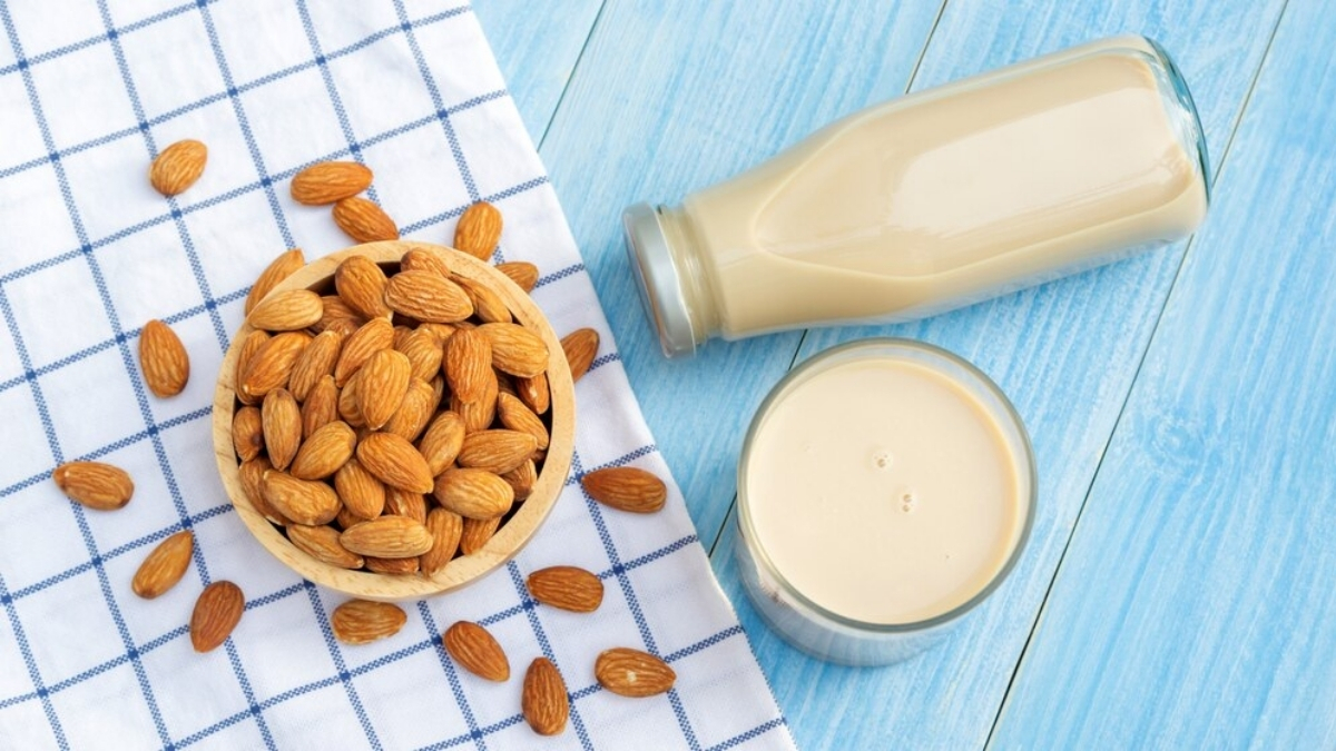Şişkinlik yapmıyor, bağışıklığı güçlendiriyor! Herkes kullanıyor ama çoğu faydası bilinmiyor: İşte badem sütünün faydaları