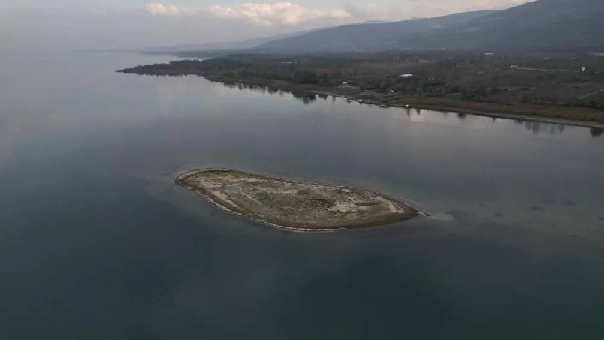 Sapanca Gölü’nde su seviyesi düştü, adacıktaki kalıntılar heyecanlandırdı! Ayasofya’dan bile eski olabilir: Kazılar başladı